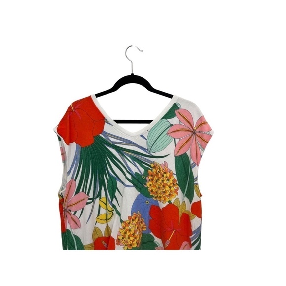 DRESSBARN Plus Size Cap Sleeve Hawaiian Floral Polyester Round Neck Top Size 1X - Picture 3 of 5